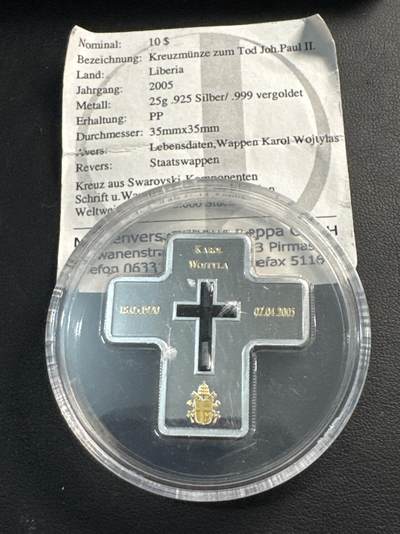 ❤️【币观天下】❤️ 第332期钱币拍卖- 2025.11.28周五晚上6点半场-长期征集拍品 - 2005年利比里亚10元十字形嵌水晶精制银币 教皇约翰保罗二世逝世 25克925银部分镀金 发行量5千 带证