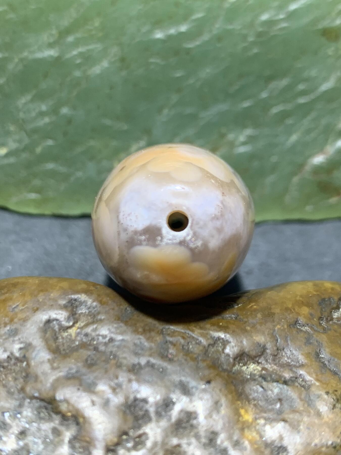 精美冻料冰飘糖心料战国红玛瑙随形桶珠一颗