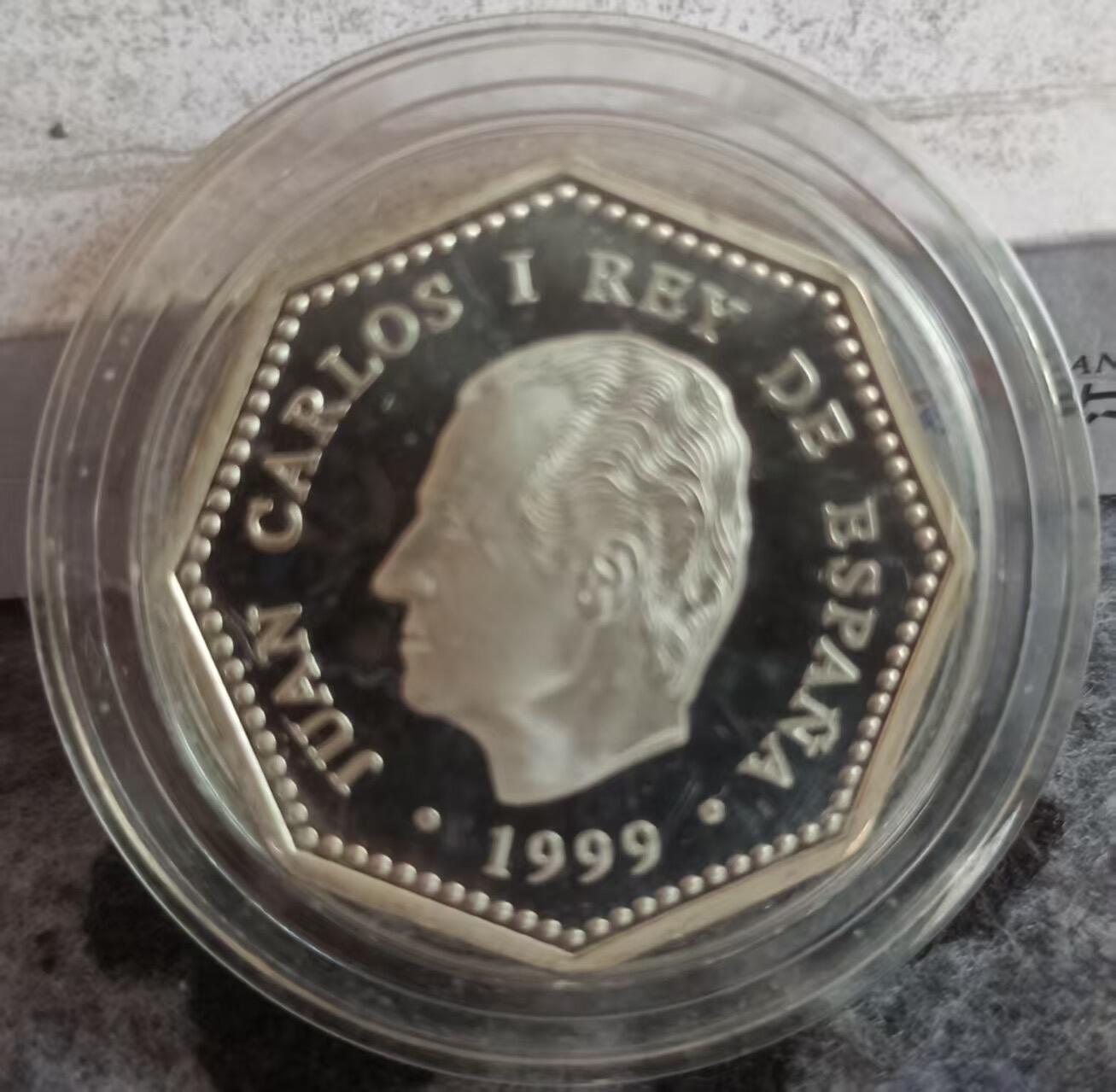 ❤️【币观天下】❤️ 第332期钱币拍卖- 2025.11.28周五晚上6点半场-长期征集拍品 西班牙1500比塞塔千年纪念异形银币