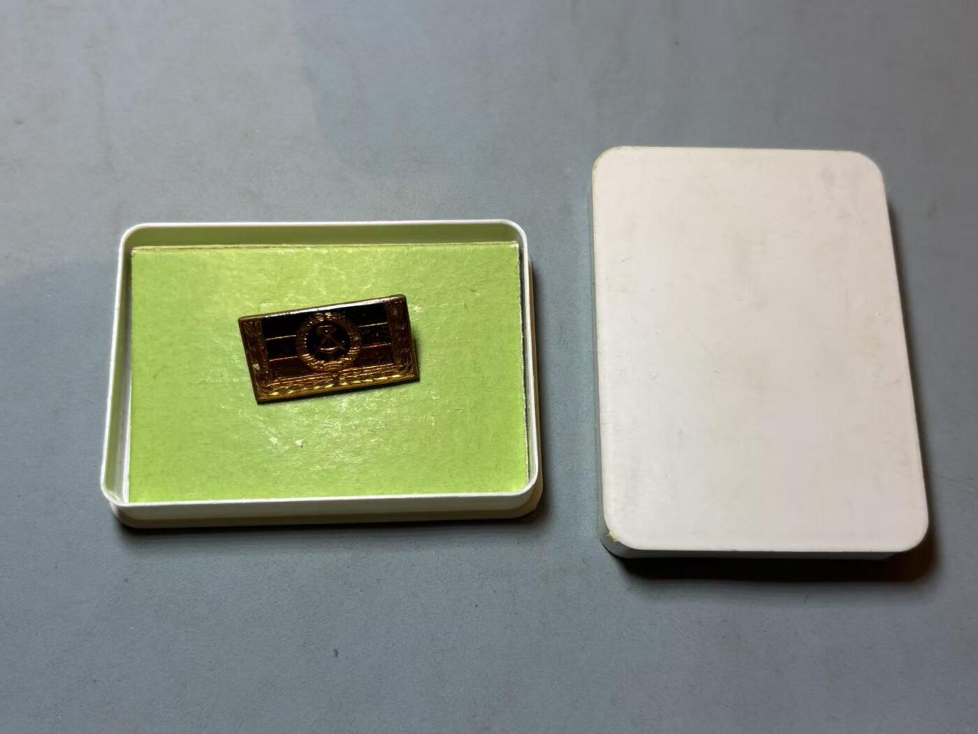 盛世勋华——号角文化勋章邮票专场拍卖第289期 东德劳动模范集体成员略章 带原盒