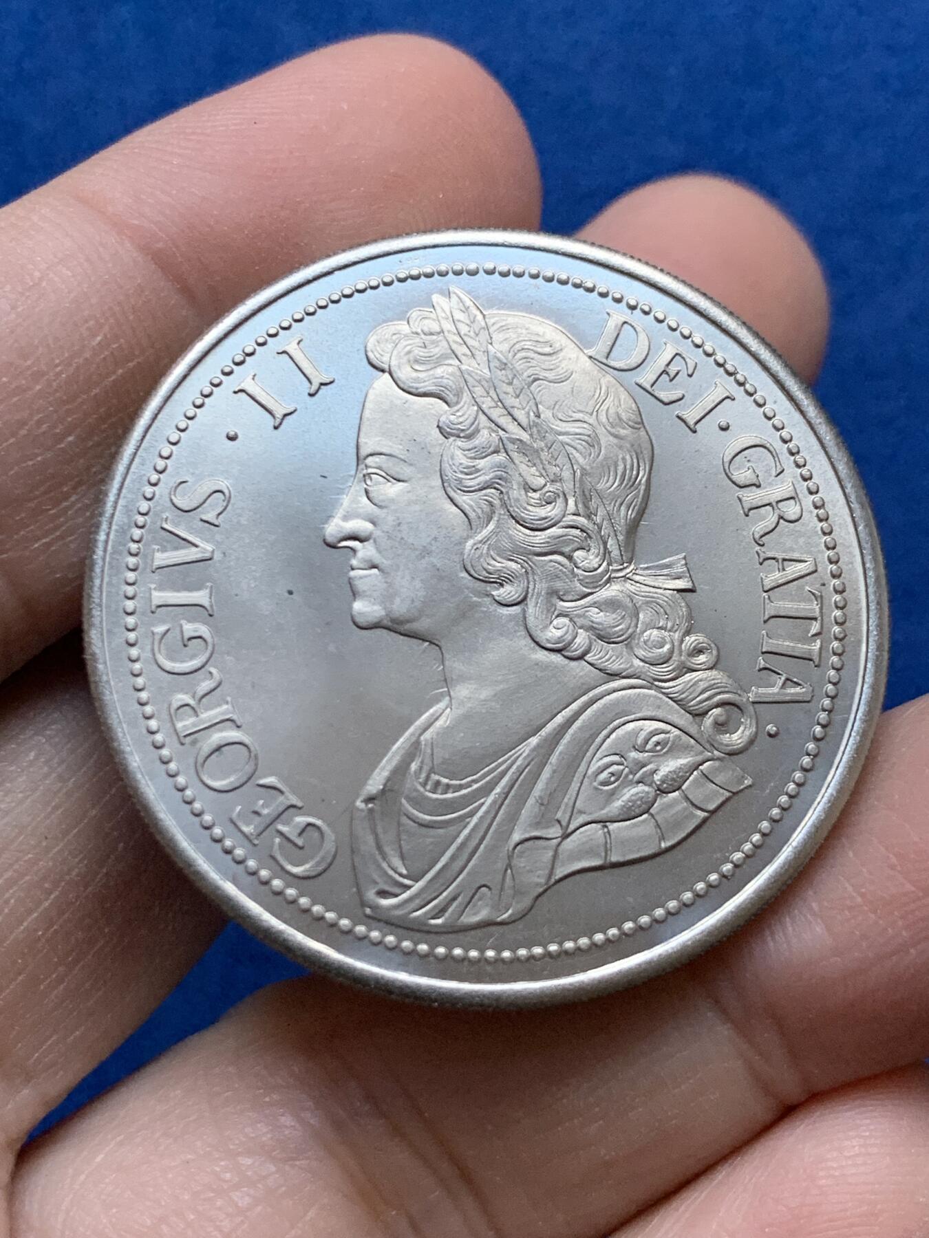 《竞宝斋》第442场 周日，周一，2场连拍 （全场包邮） 仿英国1732年詹姆斯二世1克朗纪念章，20.7克，37.8mm