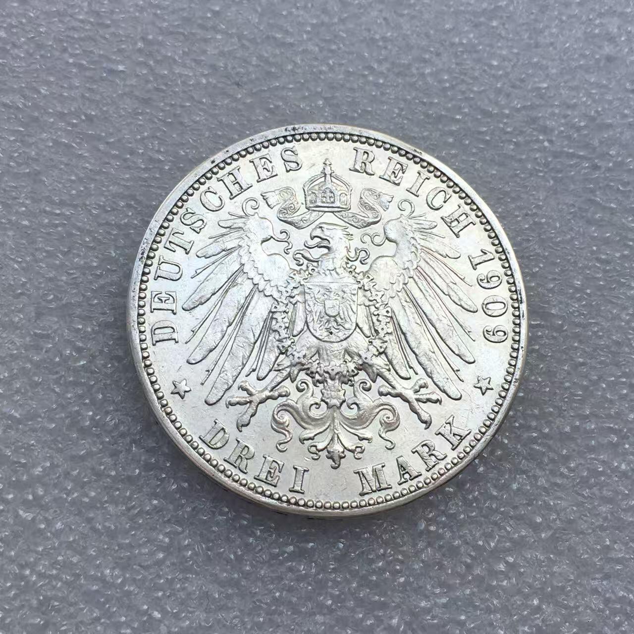 世界钱币专场拍卖 每周二开拍