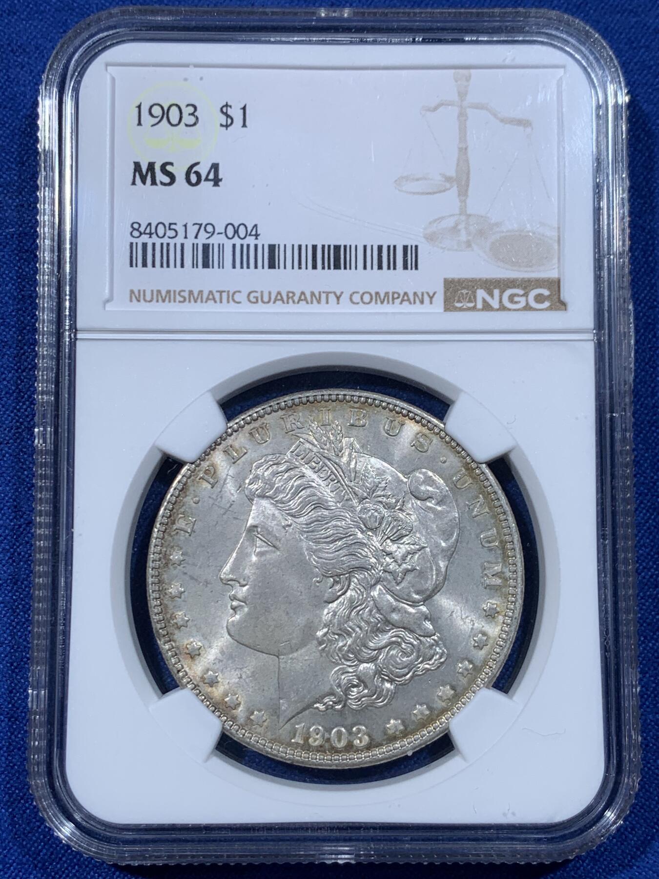 《竞宝斋》第442场 周日，周一，2场连拍 （全场包邮） NGC MS64 美国 1903年 1美元 摩根银币 后期较少年份 淡金色包浆 状态很好