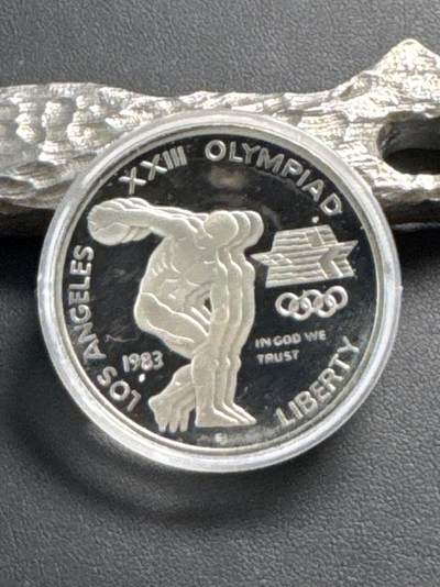 ❤️【币观天下】❤️ 第332期钱币拍卖- 2025.11.28周五晚上6点半场-长期征集拍品 - 1983年美国老鹰精制银币(链球),重26.73克