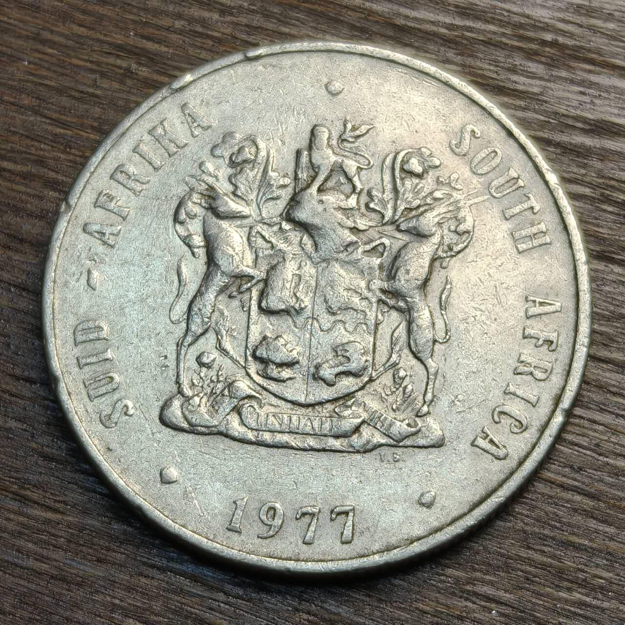 【铜匠收藏】★第133场★散币场，无佣金，30包邮。不满30元，支付5元运费。《接受代拍 代送NGC评级》 1977年 南非 1兰特
