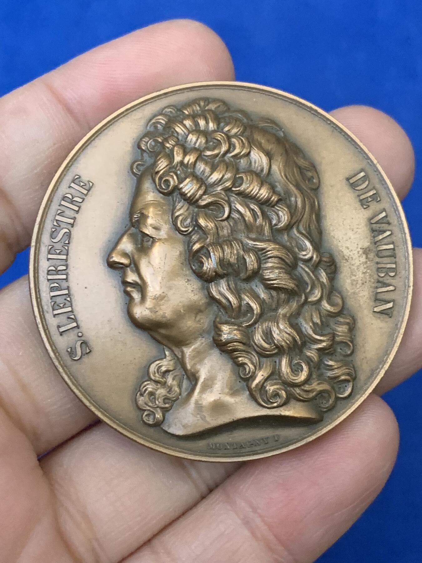 《竞宝斋》第442场 周日，周一，2场连拍 （全场包邮） 法国工兵应用学校铜章 ，高浮雕，直径50.5mm，重量86.75g。