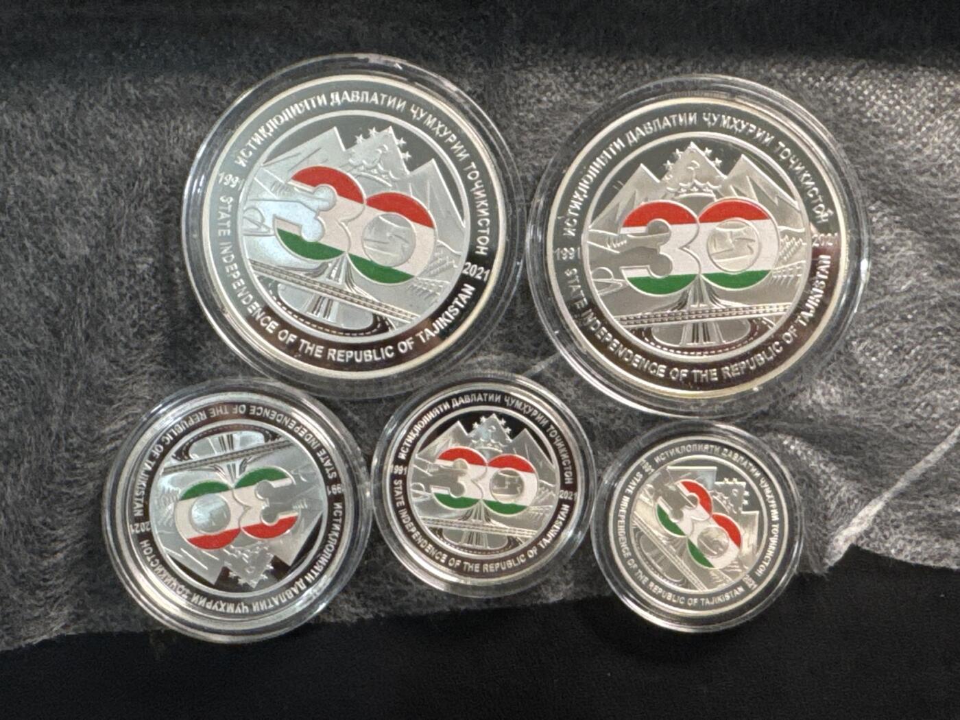 ❤️【币观天下】❤️ 第332期钱币拍卖- 2025.11.28周五晚上6点半场-长期征集拍品 塔吉克斯坦2021年独立30周年5枚精制纪念银币套装合计150G发行量只有100套