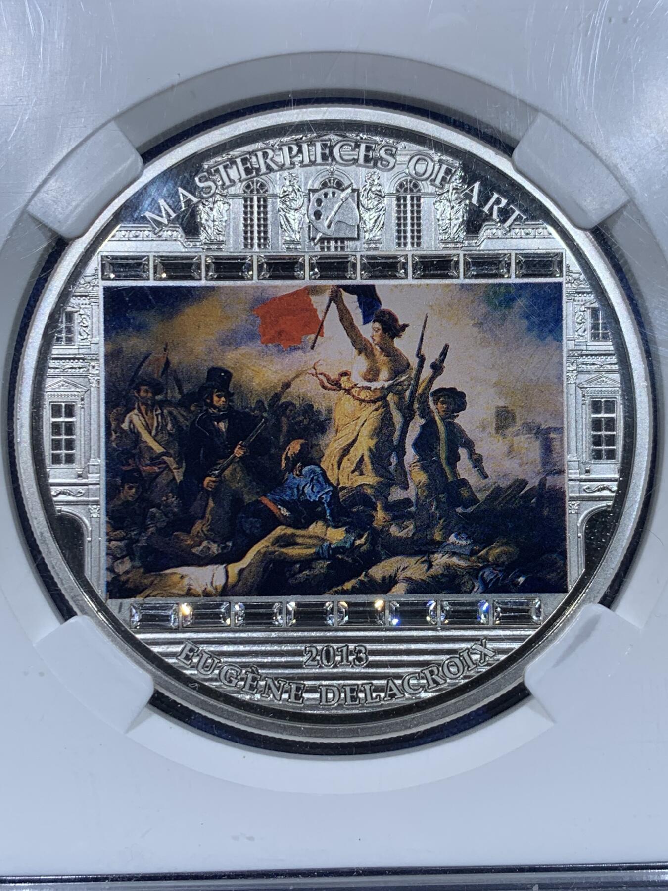 《竞宝斋》第442场 周日，周一，2场连拍 （全场包邮） 2013年库克群岛3盎司银币，999银，93.3克，经典图案:自由引导人民，周围镶嵌施华洛世奇水晶，发行量1830枚，非常给力的压手感。