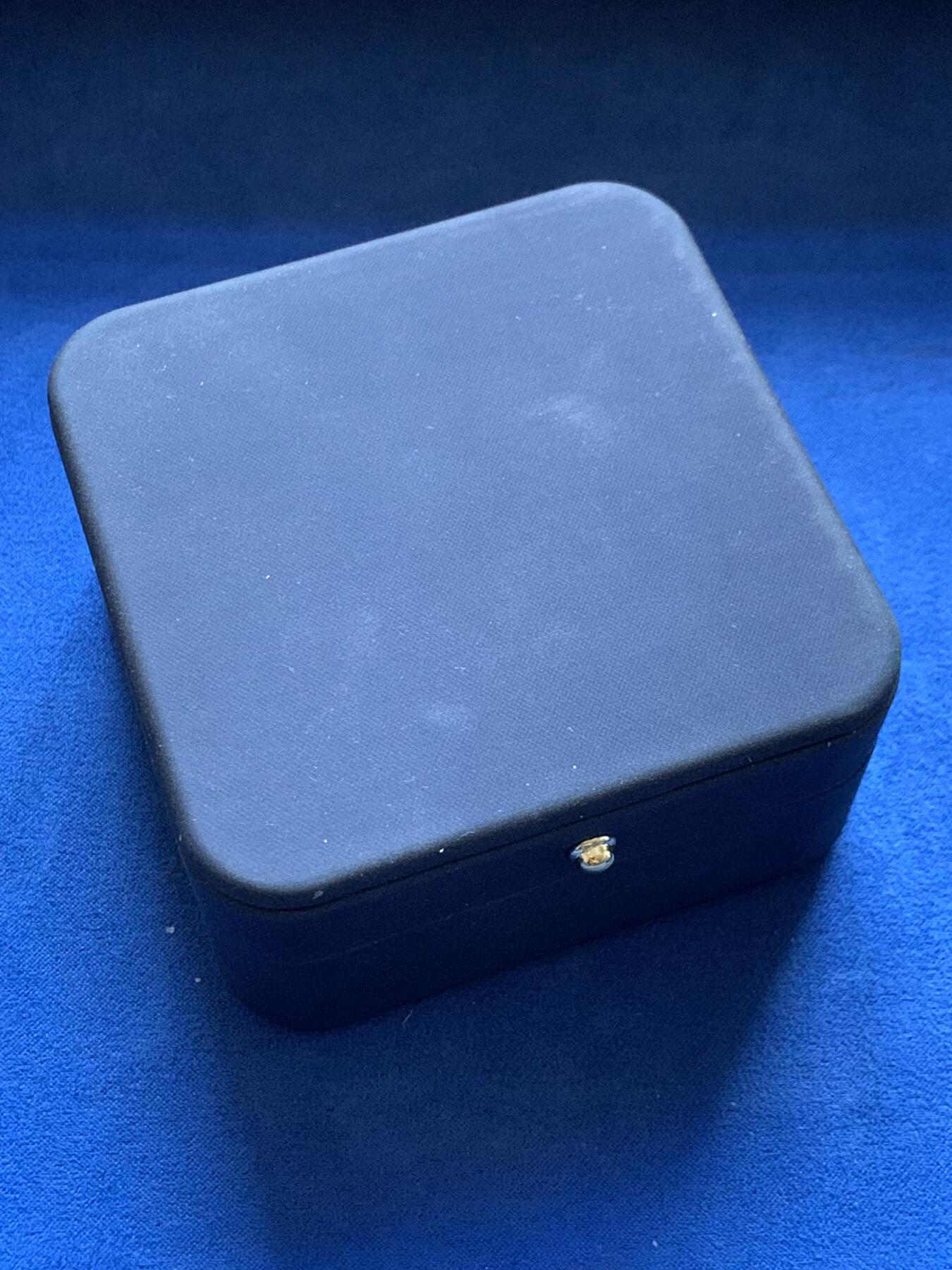 《竞宝斋》第442场 周日，周一，2场连拍 （全场包邮） 1889德皇威廉二世夫妇结婚纪念大银章，五彩好品，44.9mm，50.1g，高浮雕，绚丽深五彩。