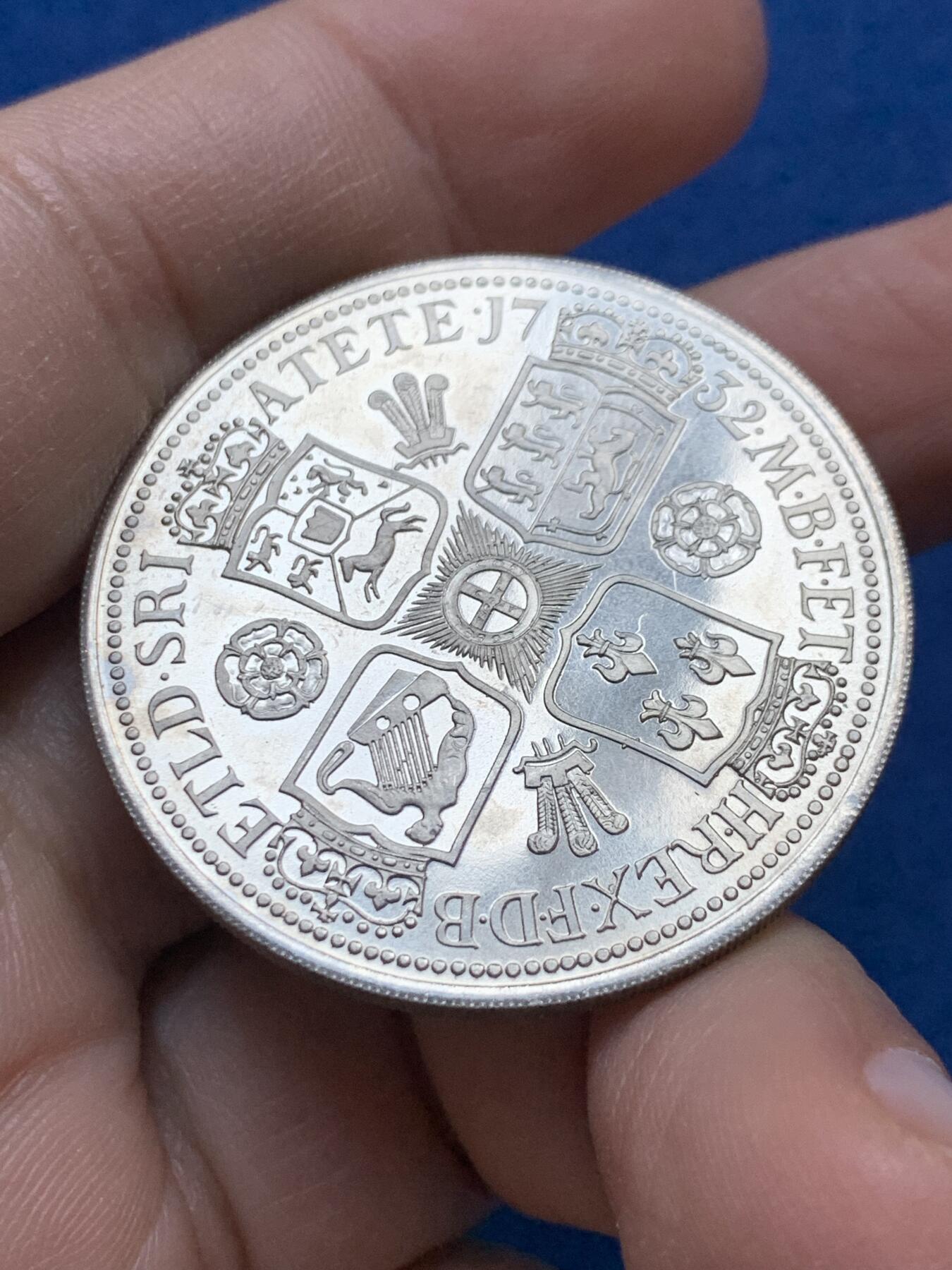 《竞宝斋》第442场 周日，周一，2场连拍 （全场包邮） 仿英国1732年詹姆斯二世1克朗纪念章，20.7克，37.8mm