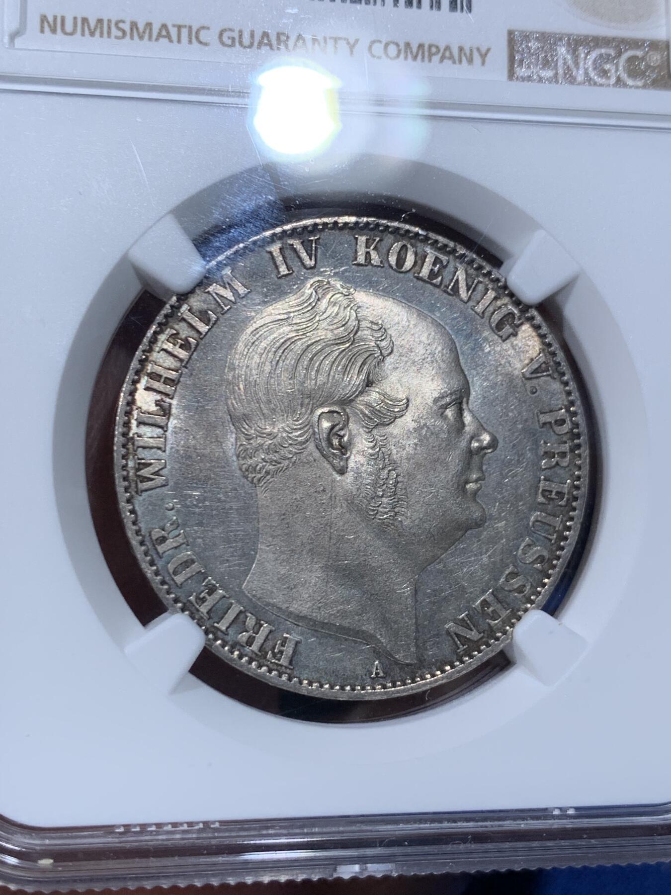 《竞宝斋》第442场 周日，周一，2场连拍 （全场包邮） NGC MS62 德国1861年普鲁士威廉四世一泰勒，小特年，威廉四世与威廉一世交接年份，远少于同品种其他年份发行量，仅发行10000枚，打制锋利，类镜面效果