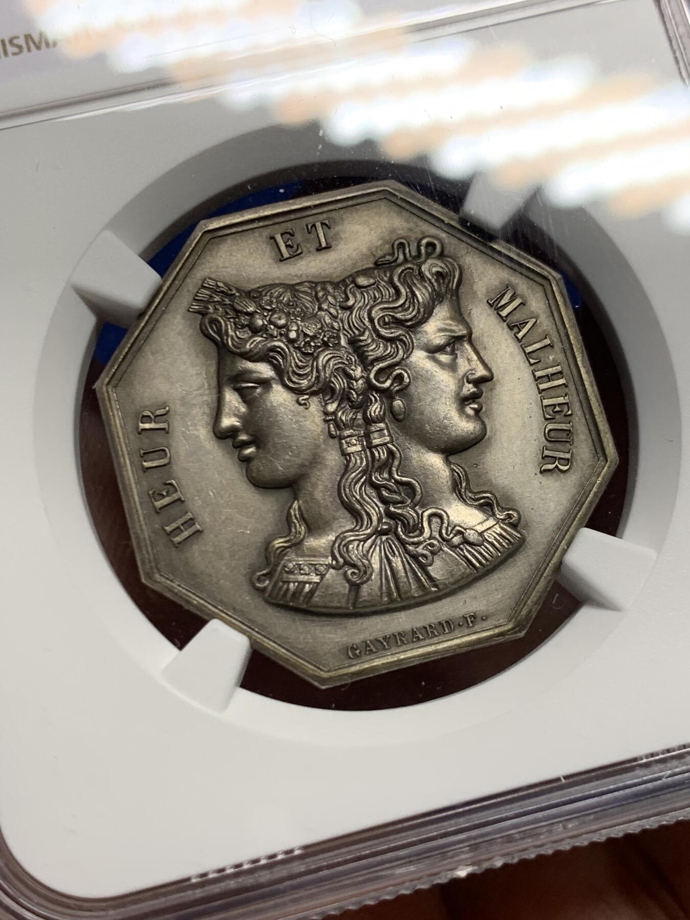 《竞宝斋》第442场 周日，周一，2场连拍 （全场包邮） NGC MS61 法国双面神海妖八角银质代币 丰饶角边铭 少见品种