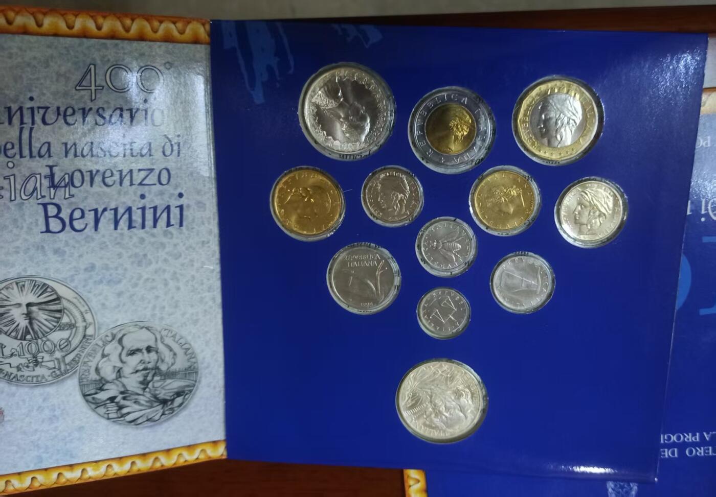 ❤️【币观天下】❤️ 第332期钱币拍卖- 2025.11.28周五晚上6点半场-长期征集拍品 意大利1998年MS 1里拉到1000里拉12枚 500里拉/1000里拉 镶嵌和银币各一对 1000里拉银币为纪念艺术家贝尼尼诞辰400周年