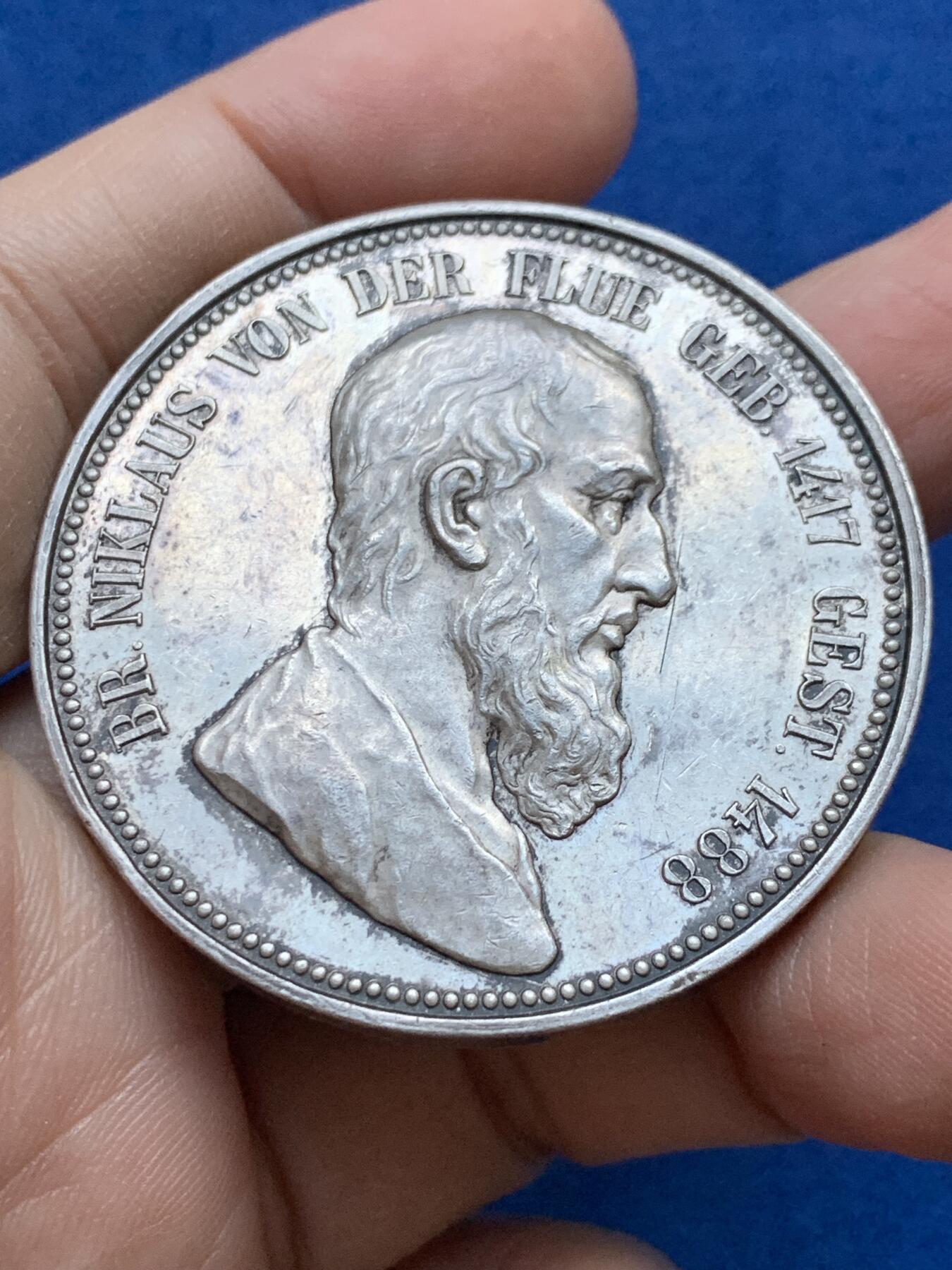 《竞宝斋》第442场 周日，周一，2场连拍 （全场包邮） 1881年瑞士弗莱堡与索洛图恩加入瑞士联邦400周年三女神纪念银章 53.7克 47.1mm 细节见图