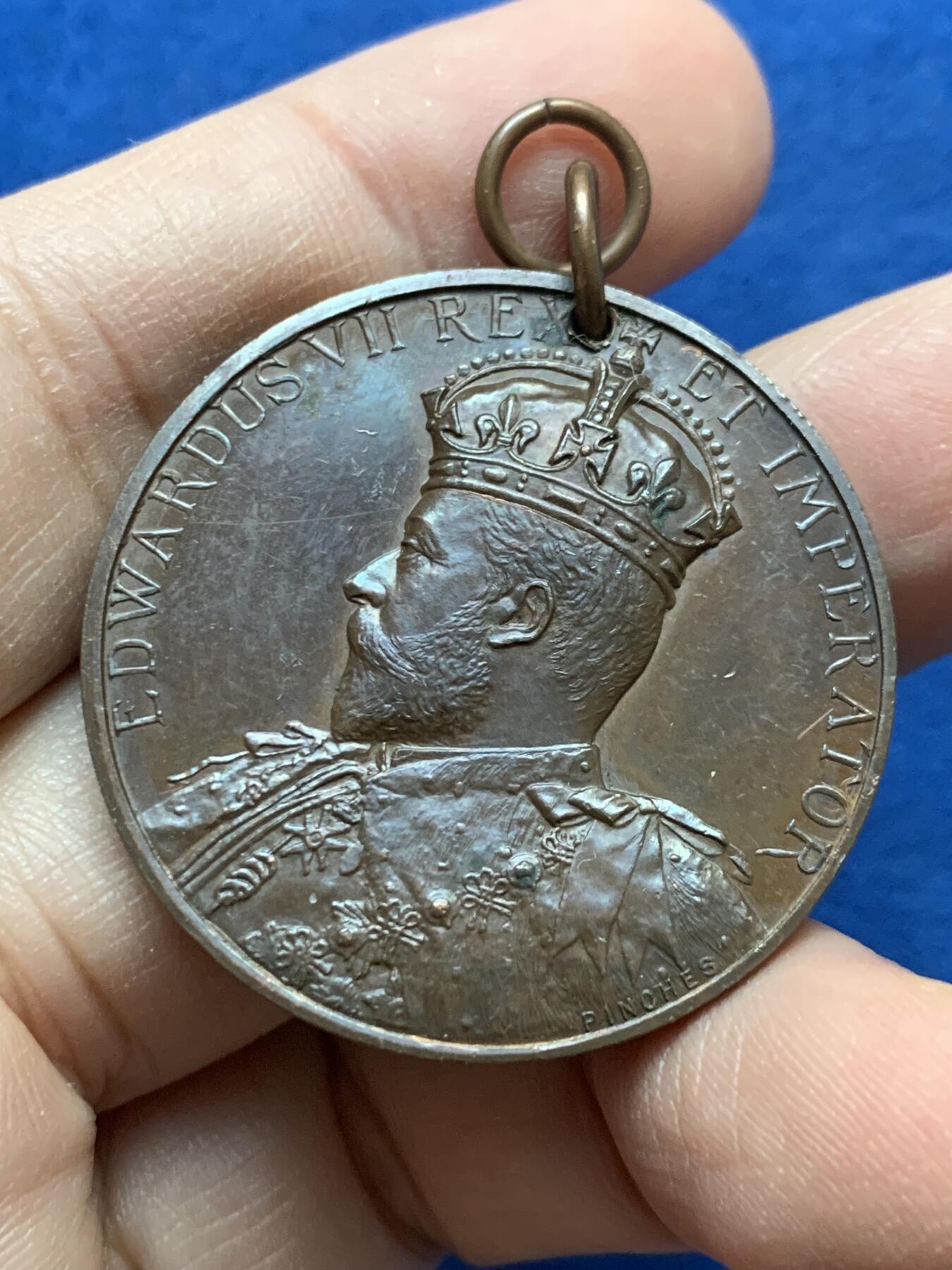 《竞宝斋》第442场 周日，周一，2场连拍 （全场包邮） 英国爱德华七世铜制挂章，重约24.5克，36.2mm