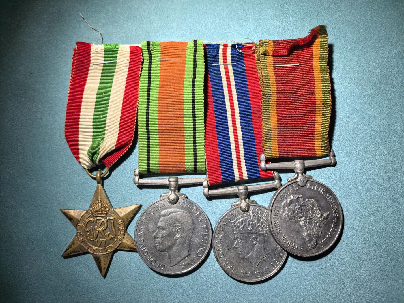 盛世勋华——号角文化勋章邮票专场拍卖第289期 英国二战四联联排 包括：意大利之星奖章/二战战争奖章（南非版）/本土防卫奖章/非洲服役奖章（银制）均带刻名