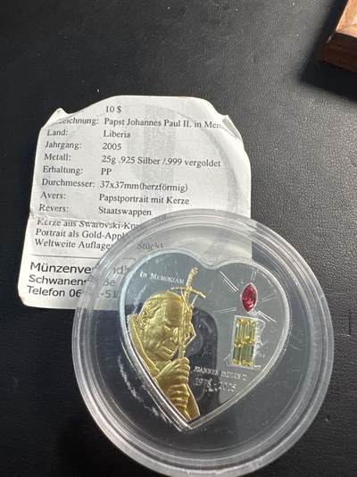 ❤️【币观天下】❤️ 第332期钱币拍卖- 2025.11.28周五晚上6点半场-长期征集拍品 - 2005年利比里亚10元心形嵌水晶精制银币 追思教皇约翰保罗二世 25克925银部分镀金 发行量5千 带证