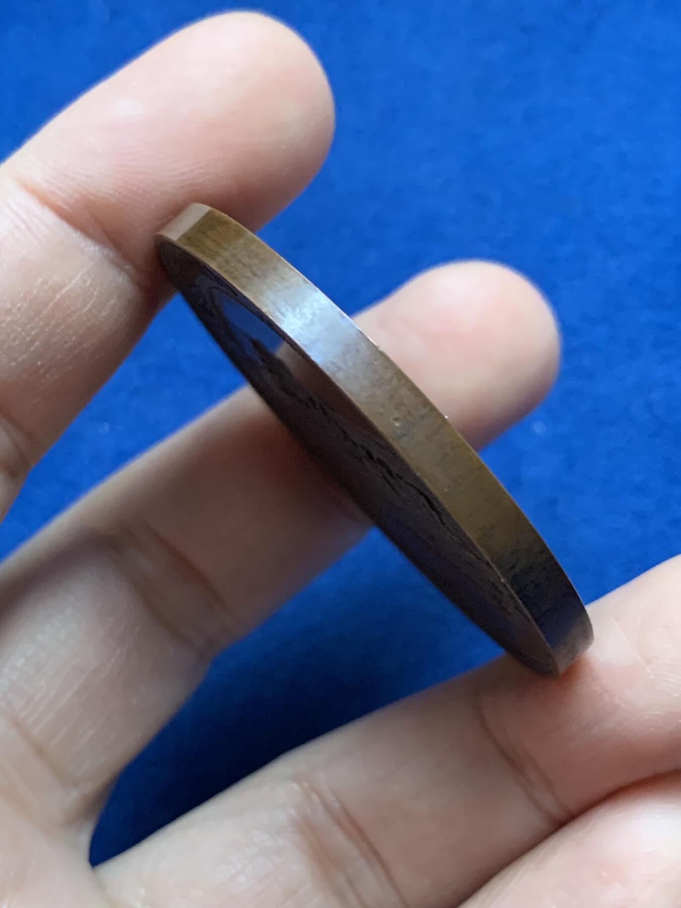 《竞宝斋》第442场 周日，周一，2场连拍 （全场包邮） 德国第二帝国1901年景观奖章-体育奥斯塔隆海德堡，材质青铜，直径45MM，重40.5g 。这枚奖章是在1901在德意志帝国(第二帝国)为了纪念ausstellung(体育展览)持有时间海德堡。当时，德国正经历着快速的工业化，人们对有组织的体育、体育和公共展览的兴趣日益浓厚。这项活动可能展示了田径、体操和其他体育学科的进步，反映了威廉明时代国家对健康和健身的重视。