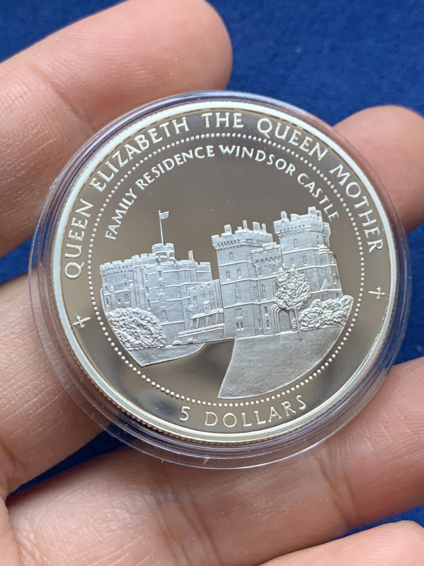 《竞宝斋》第442场 周日，周一，2场连拍 （全场包邮） 基里巴斯 1997年 5元 欧洲建筑精制纪念 银币 1盎司 925银