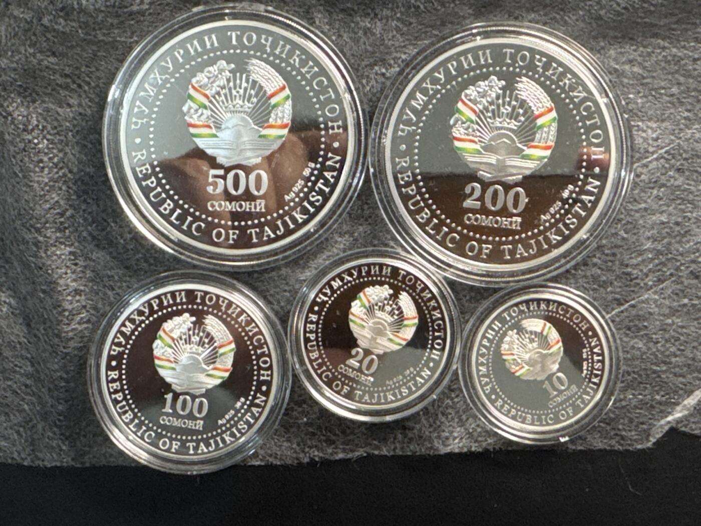 ❤️【币观天下】❤️ 第332期钱币拍卖- 2025.11.28周五晚上6点半场-长期征集拍品 塔吉克斯坦2021年独立30周年5枚精制纪念银币套装合计150G发行量只有100套