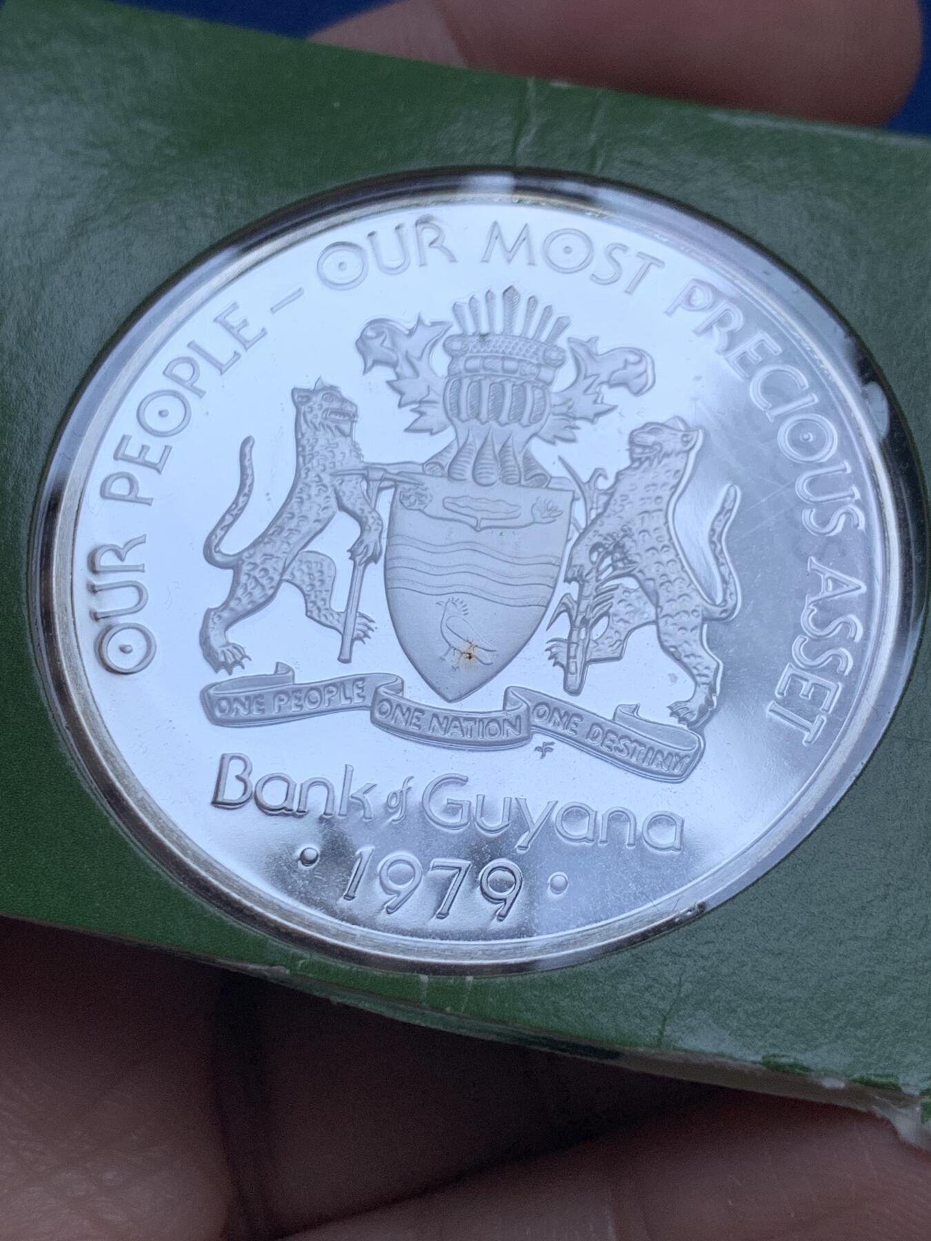 《竞宝斋》第442场 周日，周一，2场连拍 （全场包邮） 圭亚那1979年独立十周年5D精制银币 37.3 500银