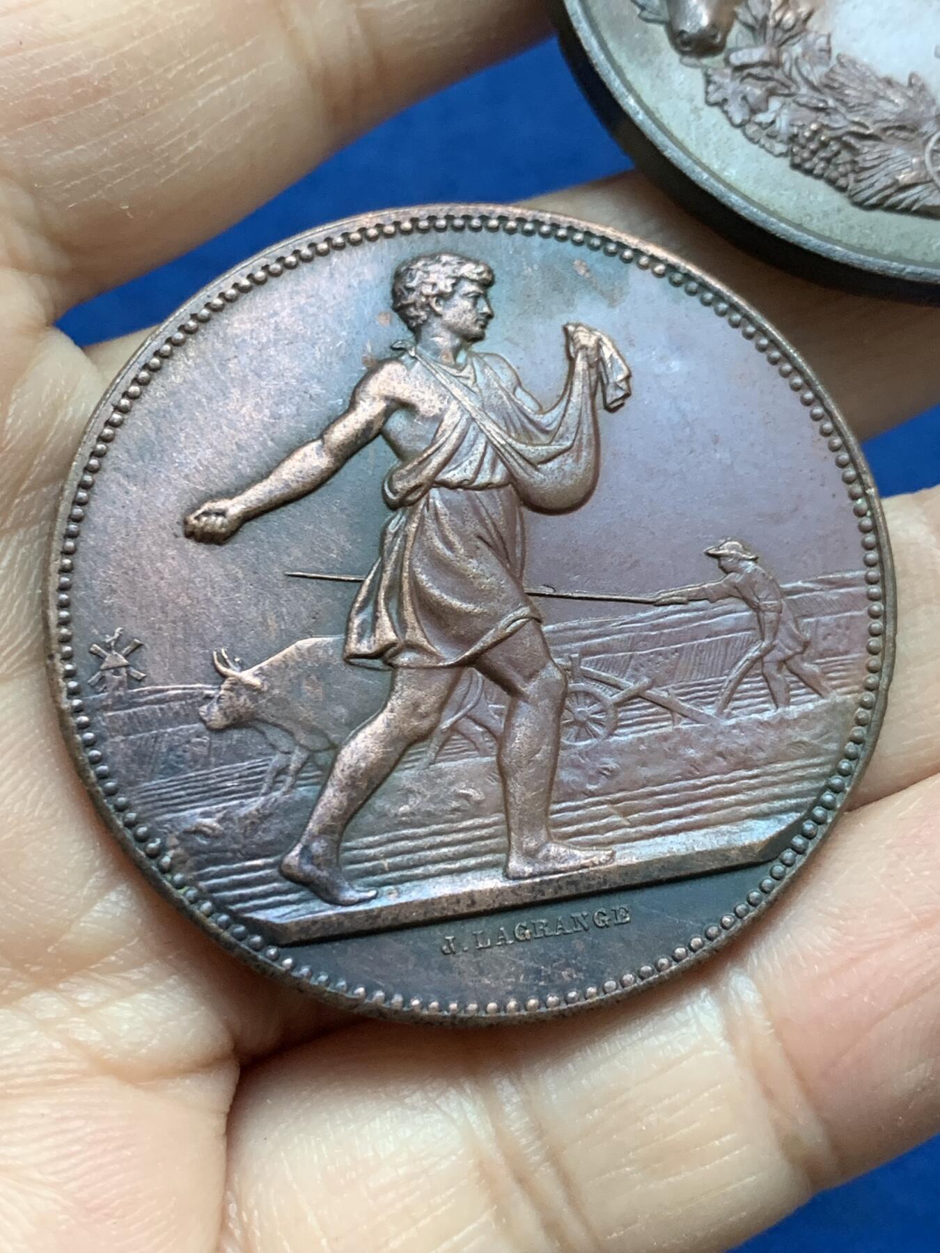 《竞宝斋》第442场 周日，周一，2场连拍 （全场包邮） 法国19世纪末农业播种者单面半成品章正反一对，带边铭，直径41mm，总重68g，细节见图。