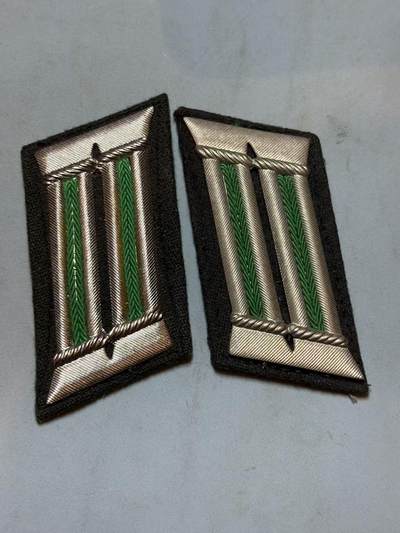 盛世勋华——号角文化勋章邮票专场拍卖第289期 - 东德边防军军官领章一对