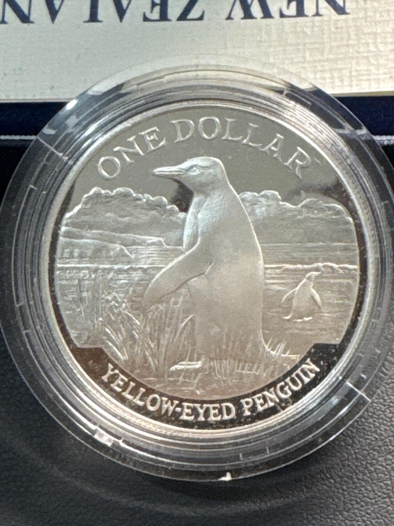 ❤️【币观天下】❤️ 第332期钱币拍卖- 2025.11.28周五晚上6点半场-长期征集拍品 新西兰1988年帝企鹅1盎司精制纪念银币盒证齐全