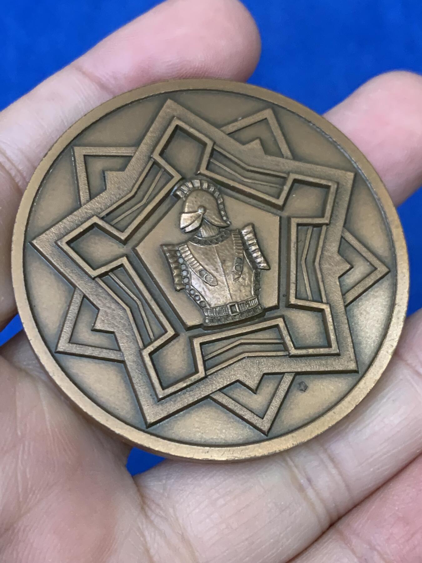 《竞宝斋》第442场 周日，周一，2场连拍 （全场包邮） 法国工兵应用学校铜章 ，高浮雕，直径50.5mm，重量86.75g。