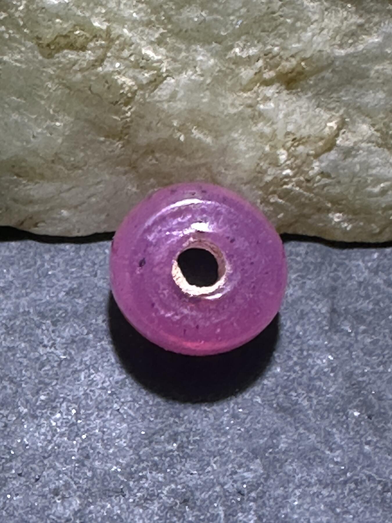 建国前后库存冰透冰粉色琉璃桶珠一颗，