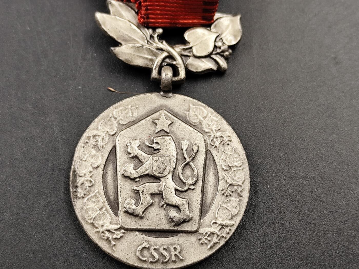 11月23日精品徽章专场 捷克斯洛伐克保卫祖国功绩银质奖章