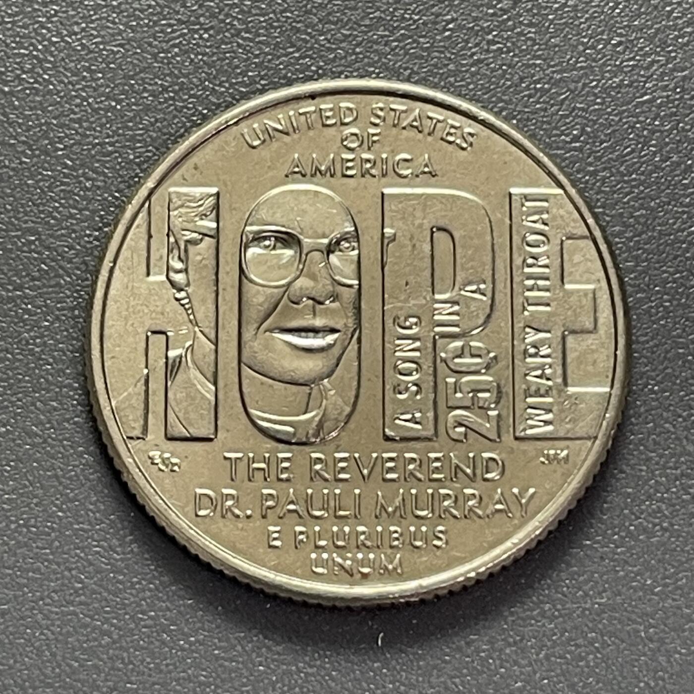 回流1123 美国2024年杰出女性系列之保利·默里25美分纪念币 保利·默里是美国民权、女权运动的核心人物之一，同时是首位获得耶鲁大学法学博士的非裔女性、美国圣公会首位非裔女性牧师，此币是“美国女性 quarters”系列的一员，纪念其在平权、法律与宗教领域的突破性贡献。