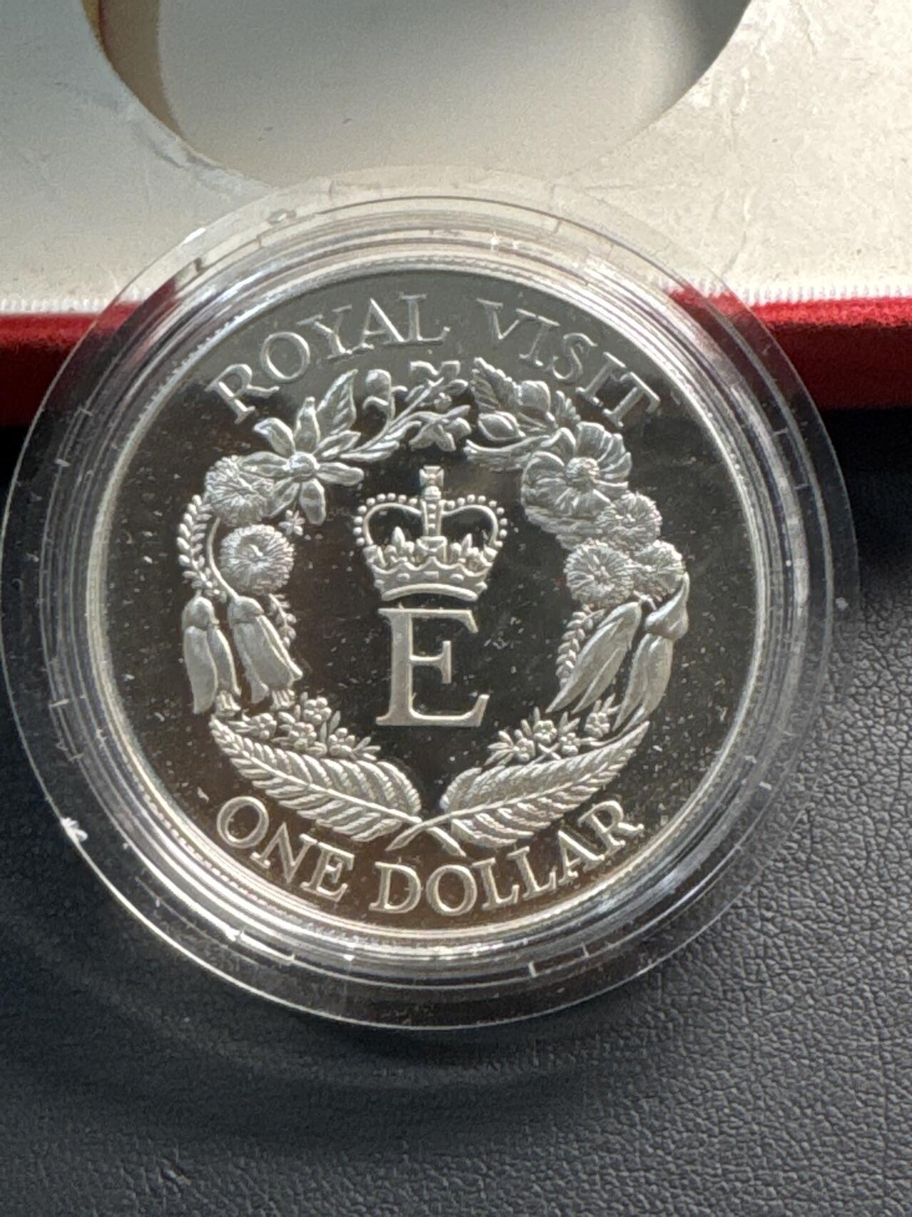 ❤️【币观天下】❤️ 第332期钱币拍卖- 2025.11.28周五晚上6点半场-长期征集拍品 新西兰1986年伊丽莎白女王登基1盎司精制纪念银币盒证齐全