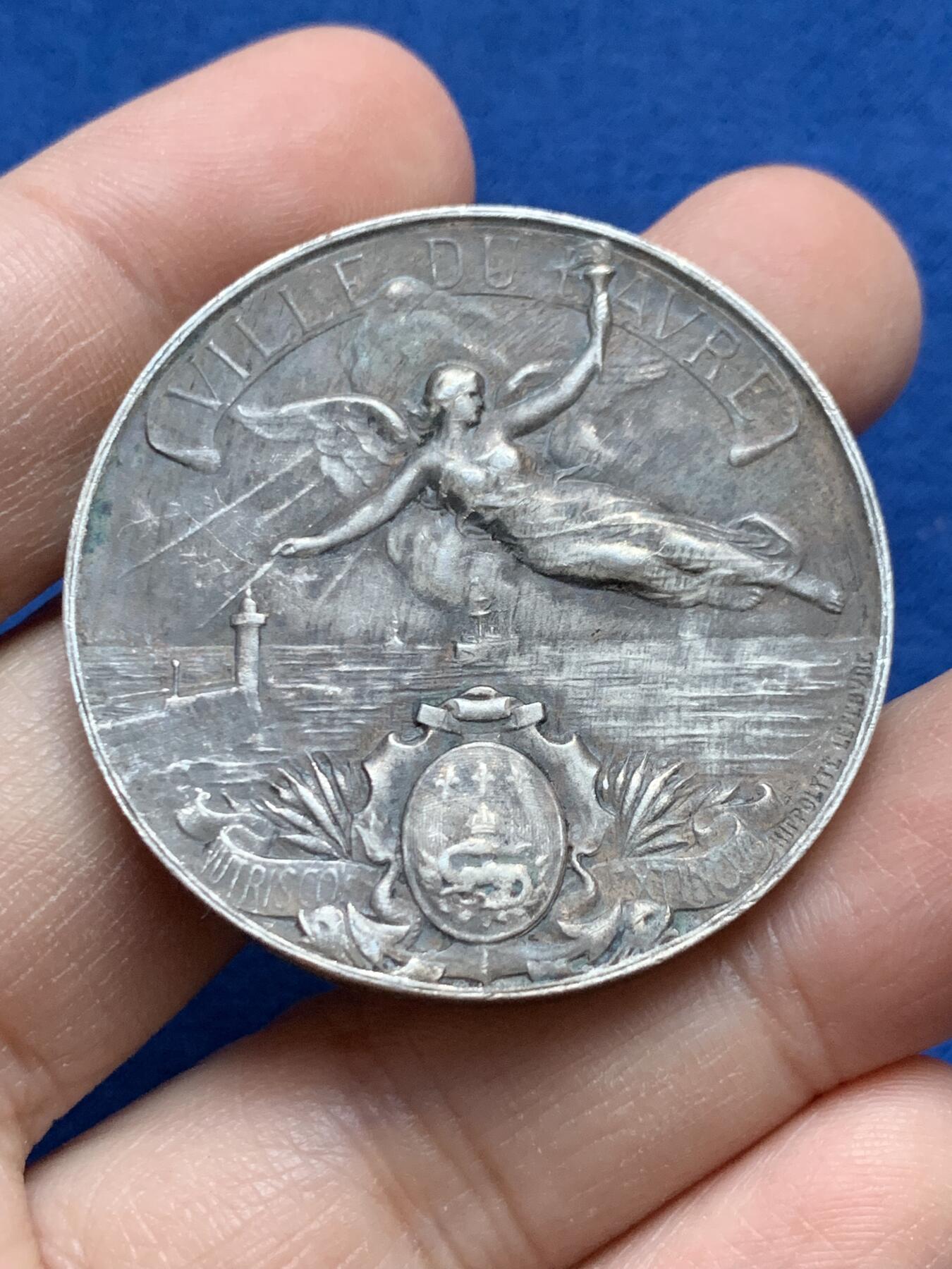 《竞宝斋》第442场 周日，周一，2场连拍 （全场包邮） 法国勒阿弗尔市商会镀银铜章，直径41.2MM，30g，三角铜标