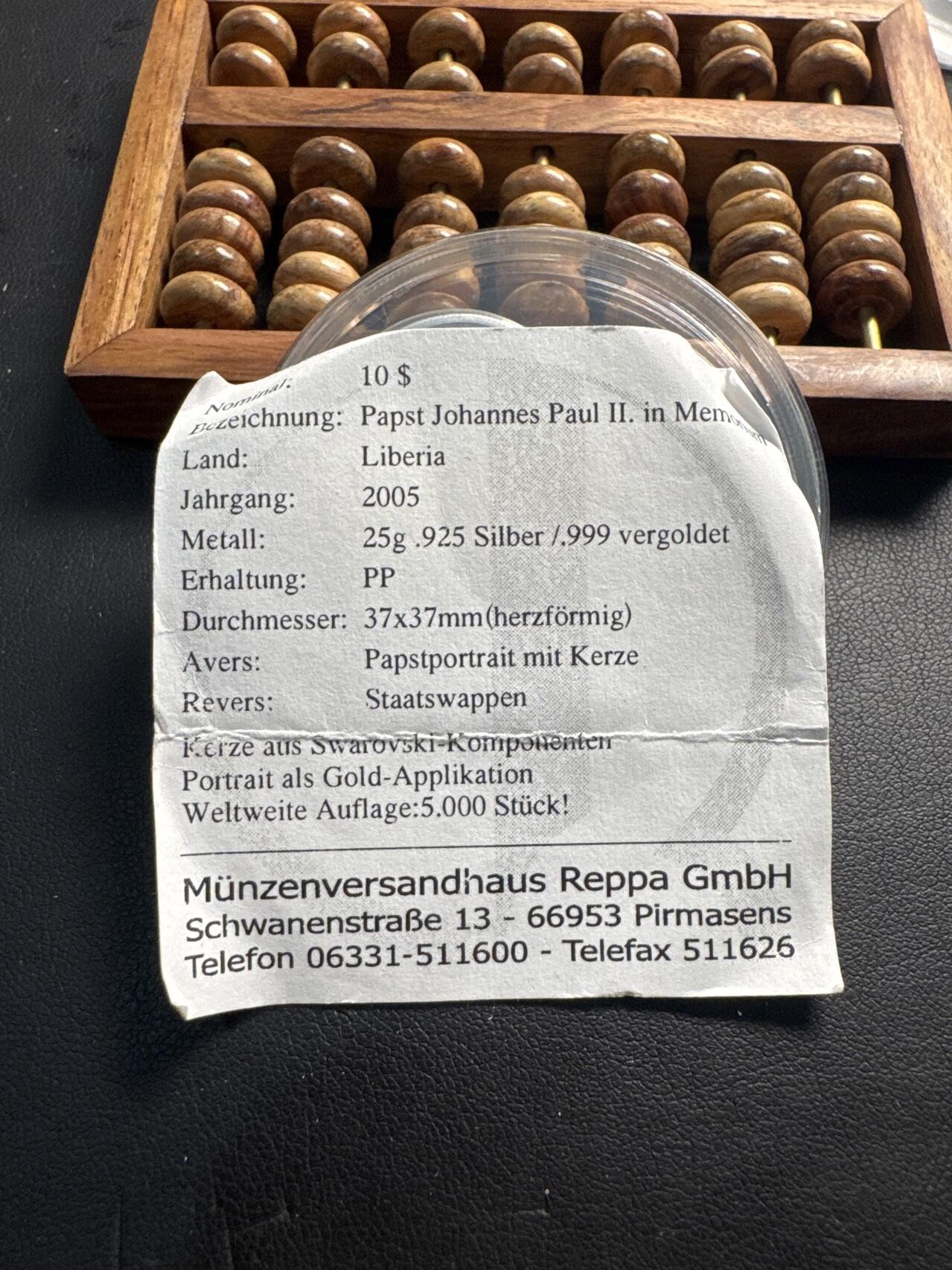 ❤️【币观天下】❤️ 第332期钱币拍卖- 2025.11.28周五晚上6点半场-长期征集拍品 2005年利比里亚10元心形嵌水晶精制银币 追思教皇约翰保罗二世 25克925银部分镀金 发行量5千 带证