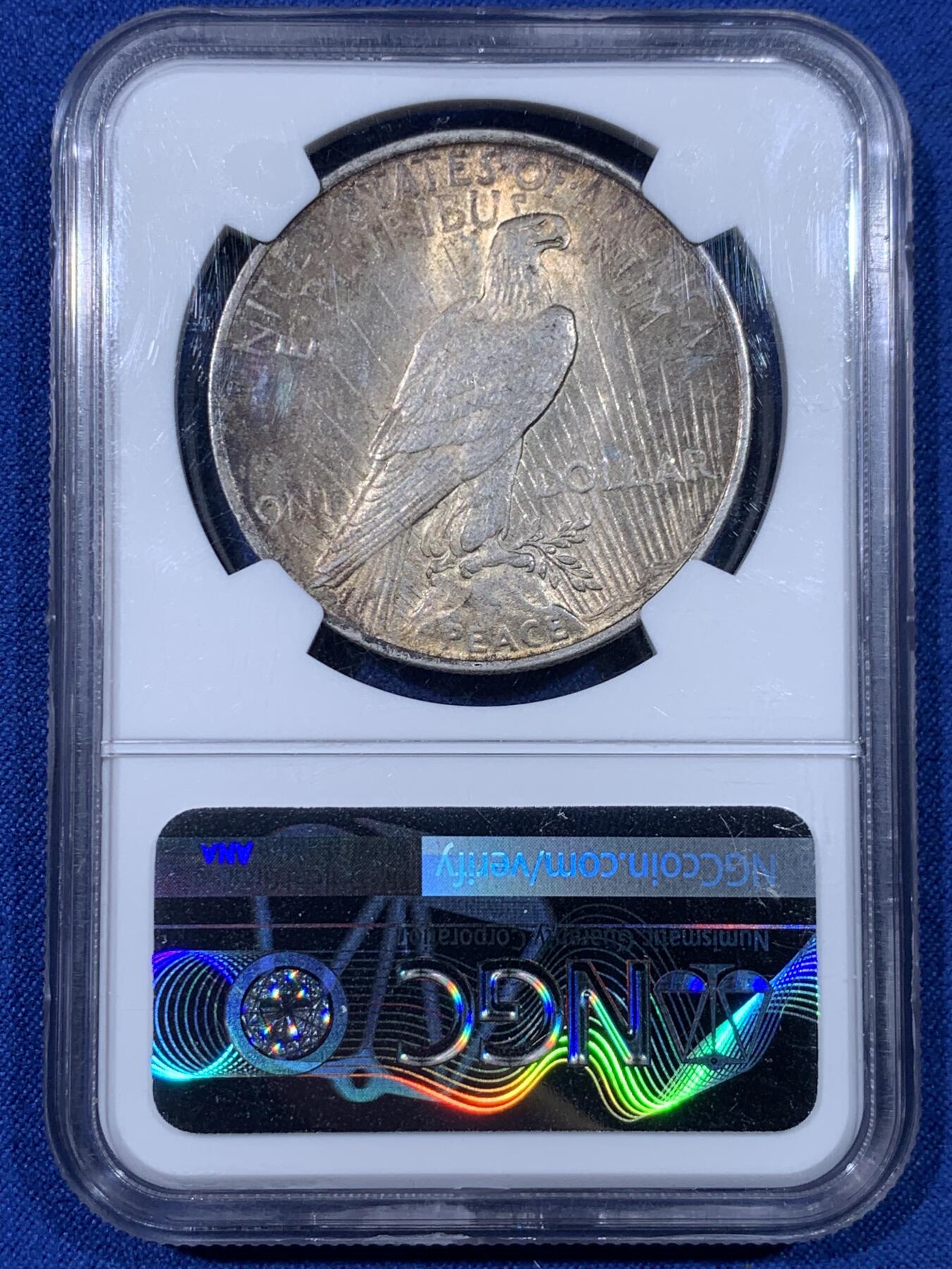 《竞宝斋》第442场 周日，周一，2场连拍 （全场包邮） NGC MS62 美国1923年和平银币 带车轮光 两面黄褐包浆 和平带彩非常少 只占所有年份和平银币的不到5%