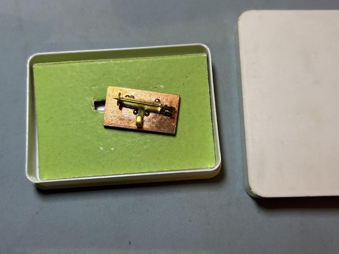 盛世勋华——号角文化勋章邮票专场拍卖第289期 东德劳动模范集体成员略章 带原盒