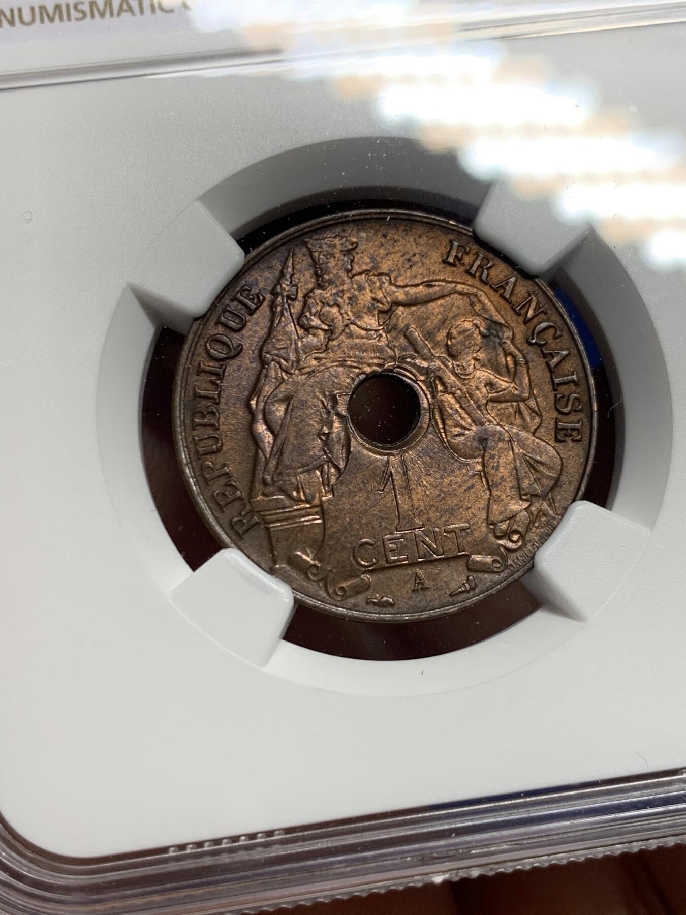 《竞宝斋》第442场 周日，周一，2场连拍 （全场包邮） NGC MS62RB 法属印支1922年百分之一中孔铜币 早期年份