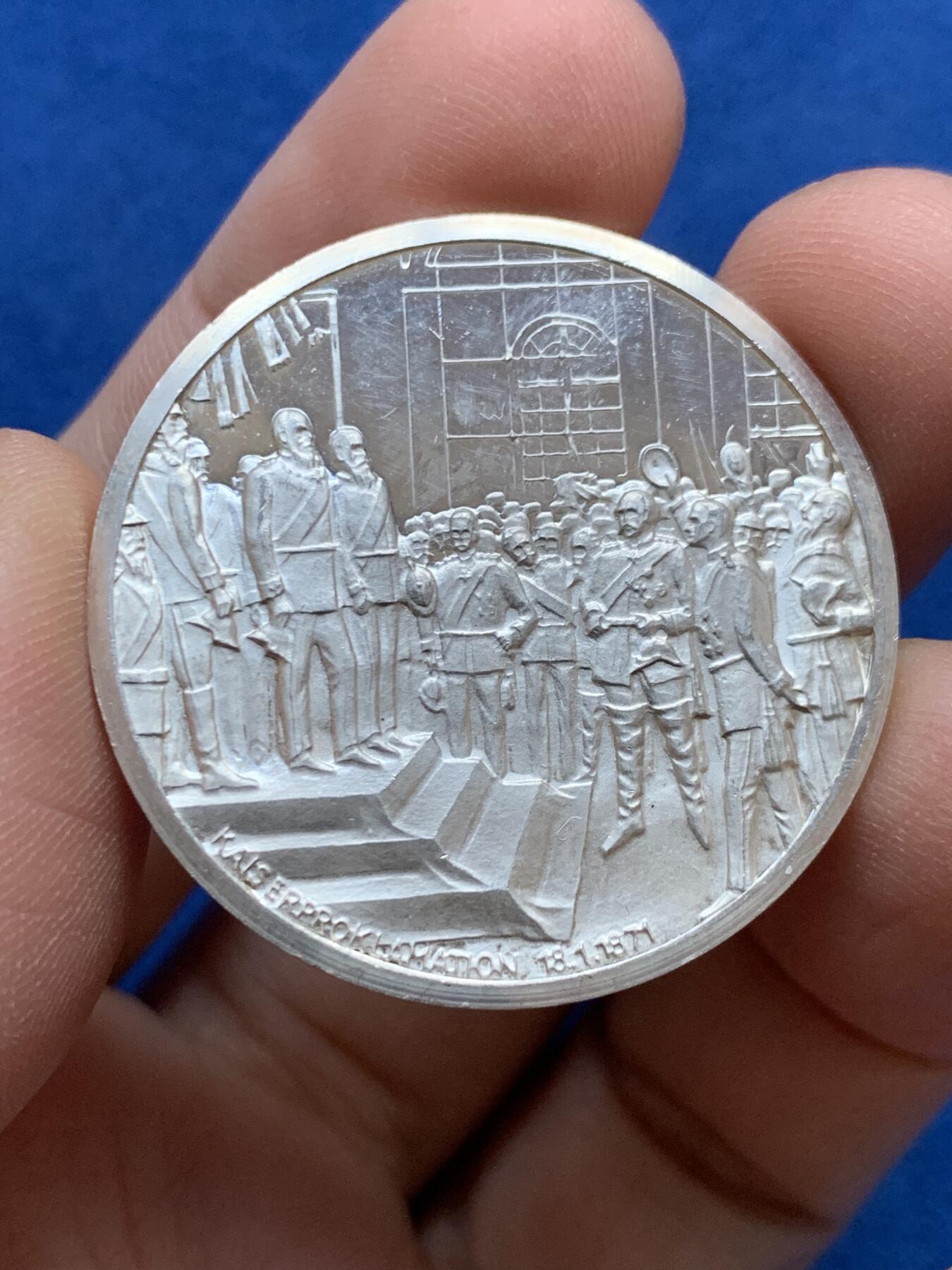 《竞宝斋》第442场 周日，周一，2场连拍 （全场包邮） 德意志帝国俾斯麦在巴黎凡尔赛宫场景德意志皇帝加冕仪式银章 14.7克 35mm