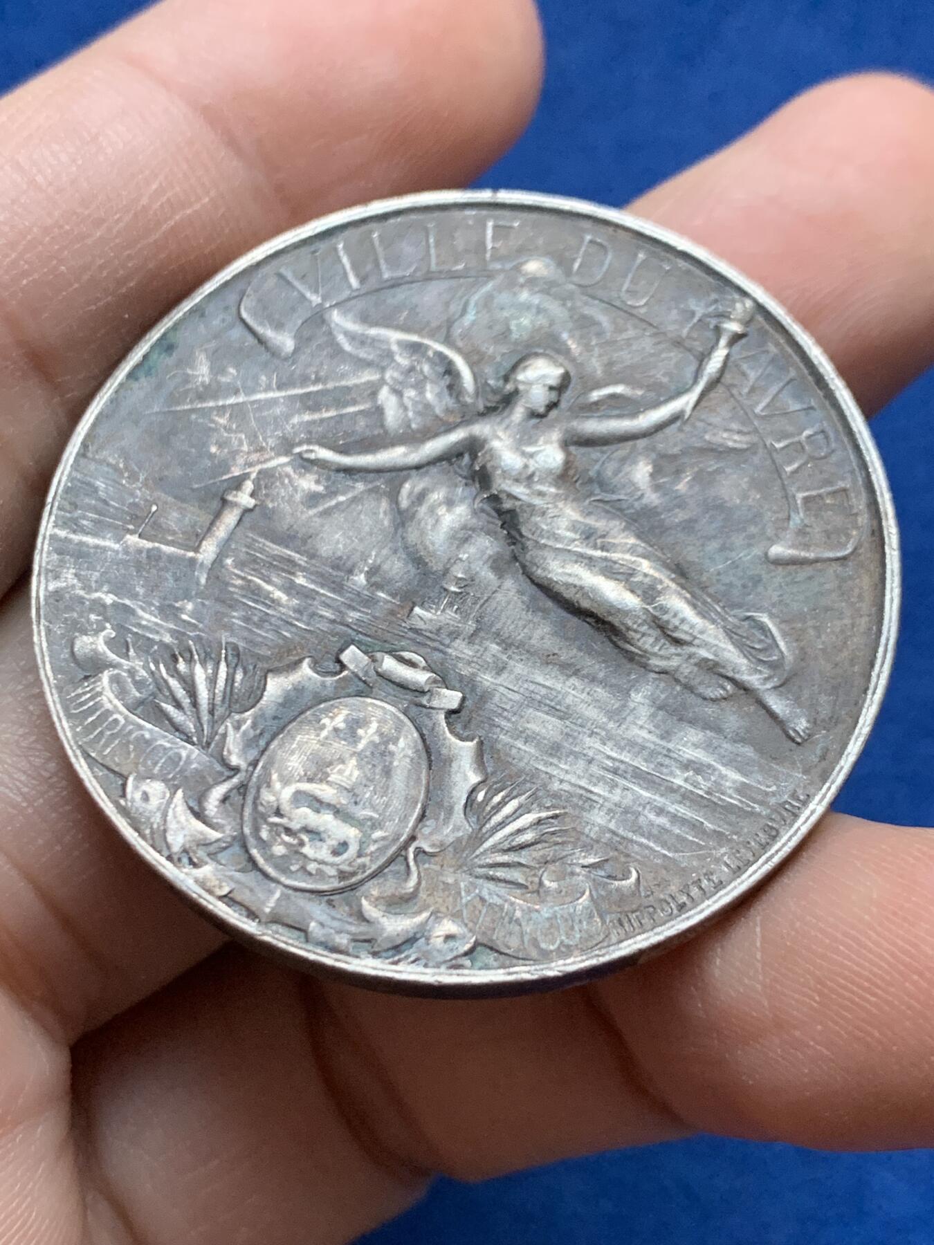 《竞宝斋》第442场 周日，周一，2场连拍 （全场包邮） 法国勒阿弗尔市商会镀银铜章，直径41.2MM，30g，三角铜标