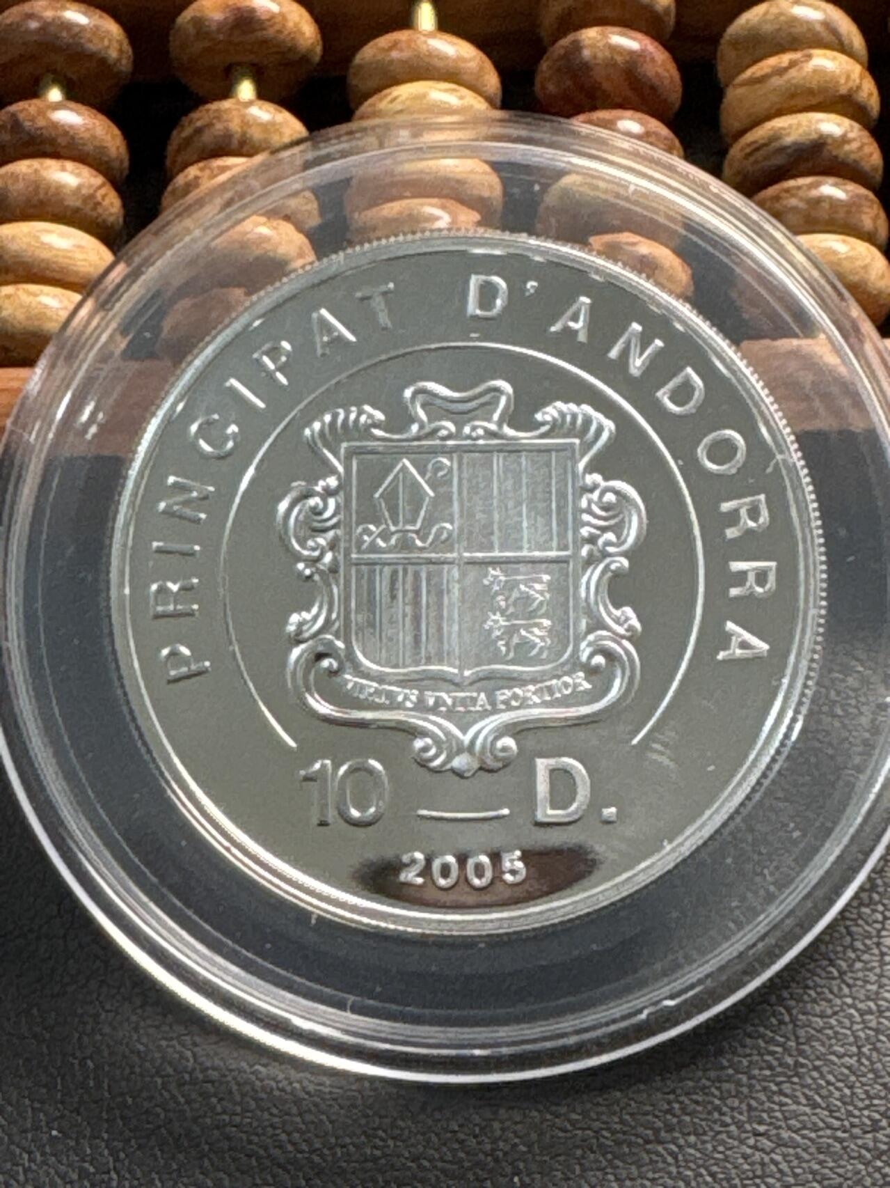 ❤️【币观天下】❤️ 第332期钱币拍卖- 2025.11.28周五晚上6点半场-长期征集拍品 2005年安道尔10第纳尔 我们有教皇了-教皇本笃十六世 25克925银部分镀金 发行量1万 带证