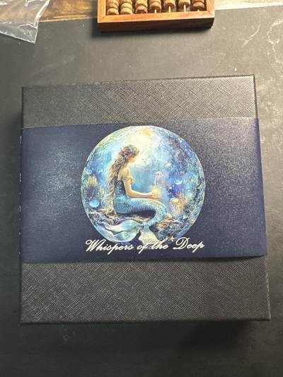 ❤️【币观天下】❤️ 第332期钱币拍卖- 2025.11.28周五晚上6点半场-长期征集拍品 - 利比里亚2026年海底世界美人鱼1盎司120毫米超薄工艺大尺寸彩色幻彩银币