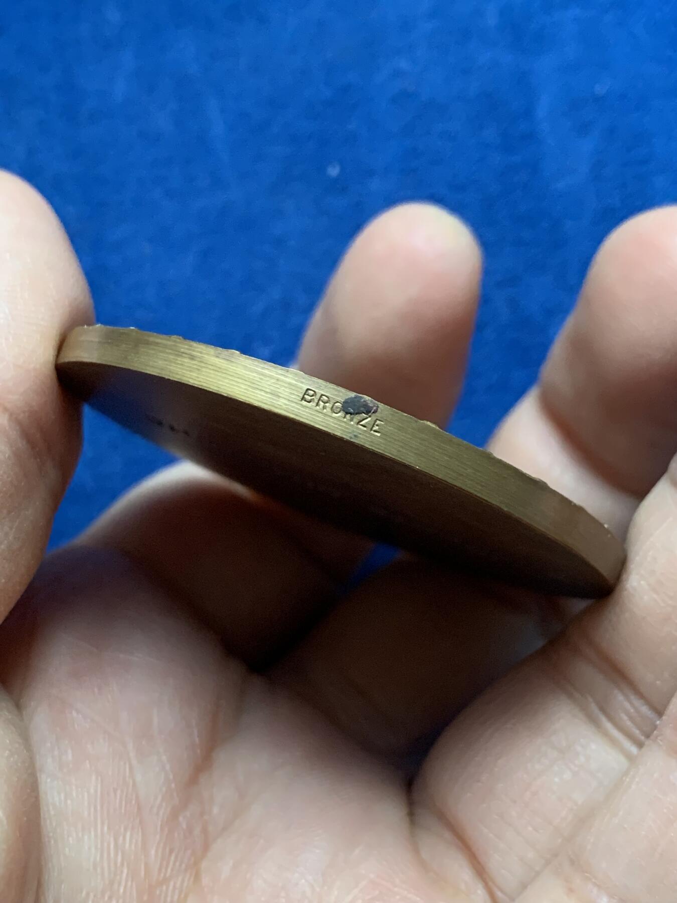 《竞宝斋》第442场 周日，周一，2场连拍 （全场包邮） 高卢雄鸡铜章 带盒 60.1克 49.8mm 铜标边铭