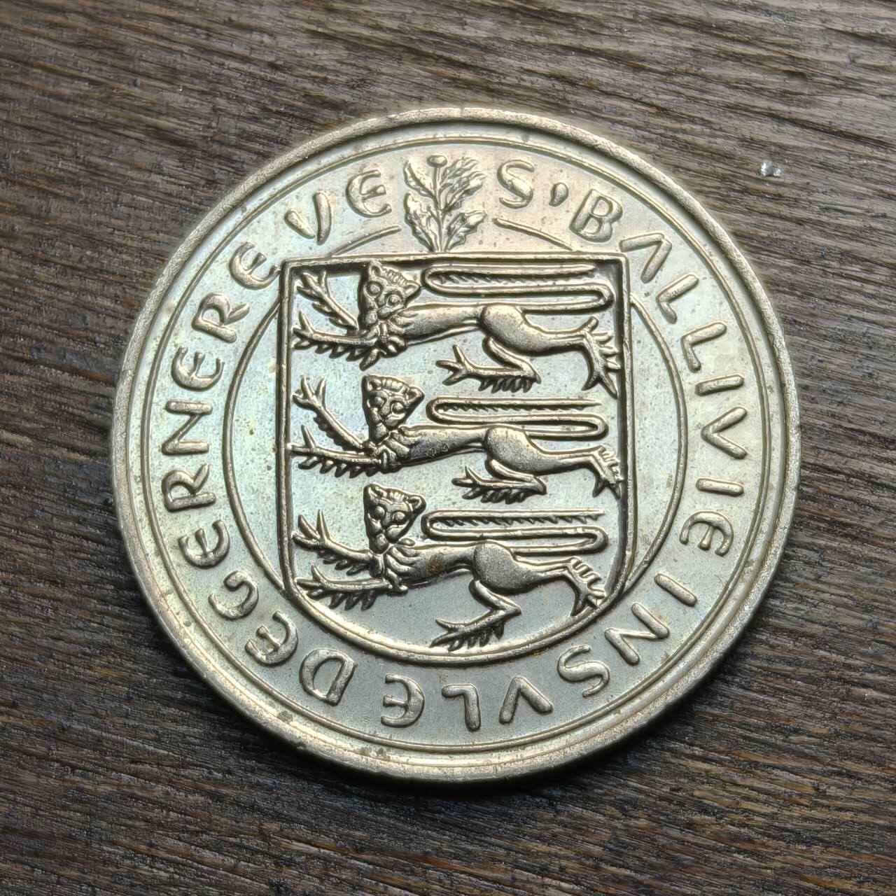 【铜匠收藏】★第133场★散币场，无佣金，30包邮。不满30元，支付5元运费。《接受代拍 代送NGC评级》 根西岛 1977年 耕牛大版 10便士