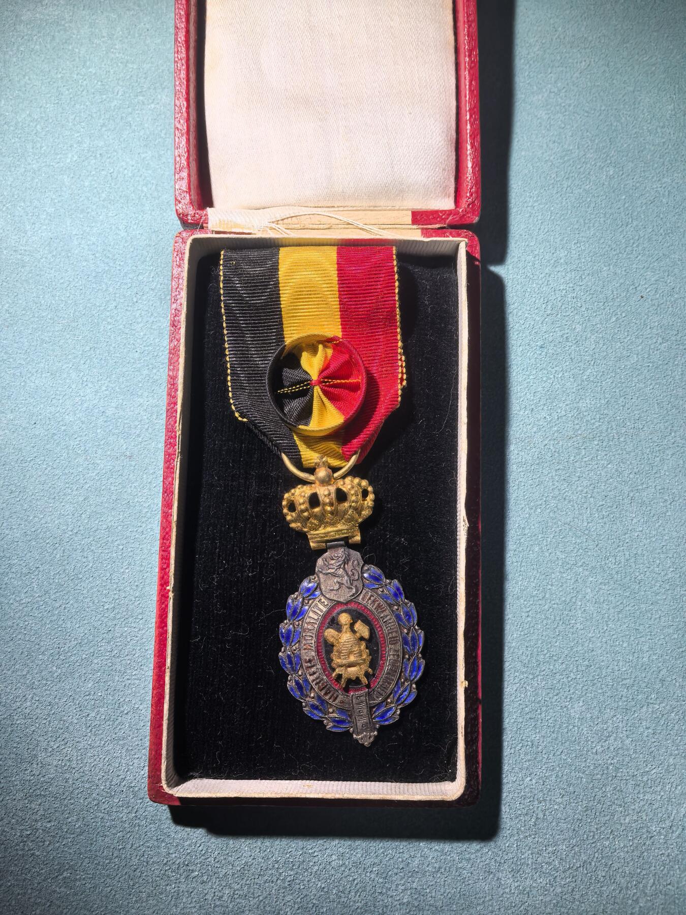 盛世勋华——号角文化勋章邮票专场拍卖第289期 比利时金级劳动功勋奖章  银制 带原盒带厂标