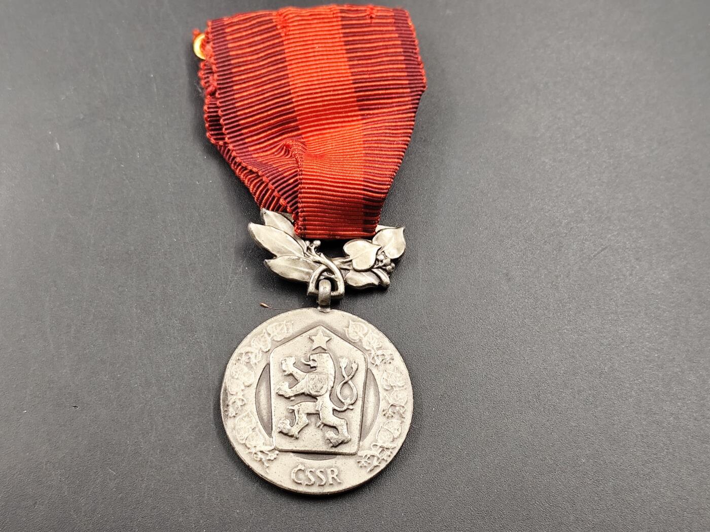 11月23日精品徽章专场 捷克斯洛伐克保卫祖国功绩银质奖章
