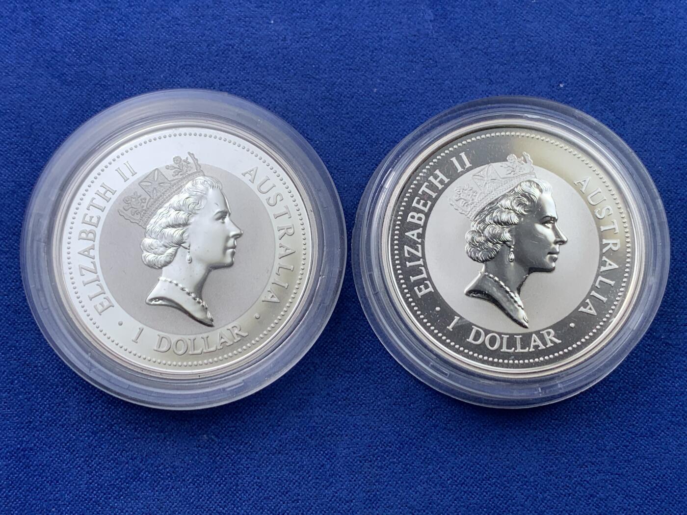 《竞宝斋》第442场 周日，周一，2场连拍 （全场包邮） 两枚一组 澳大利亚 1997年 笑翠鸟 熊猫镶嵌银币 每枚含纯银1盎司999银，镶嵌部分重约0.5克黄金，发行1.5万枚，为上海国际钱币展而发行，细节见图。