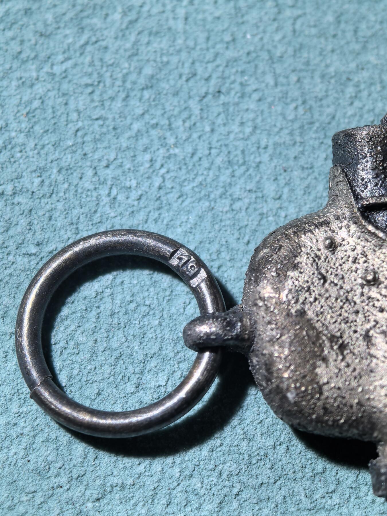 盛世勋华——号角文化勋章邮票专场拍卖第289期 德国东线冬季作战奖章 带19厂厂标（E. Ferd Weidmann） 亮盔版