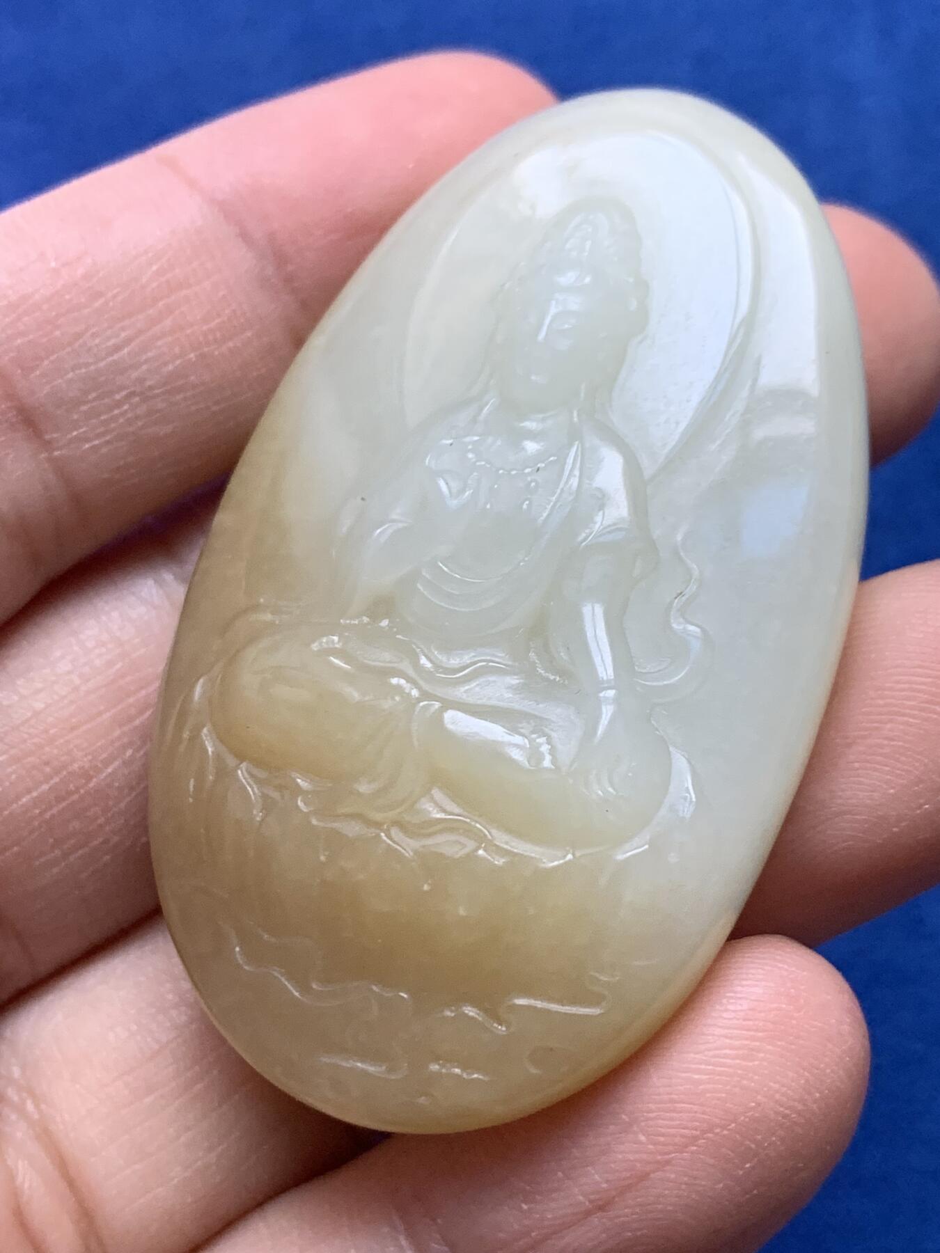 《竞宝斋》第442场 周日，周一，2场连拍 （全场包邮） 新疆玉质糖白观音吊坠，56.5MM*34.3MM，41克