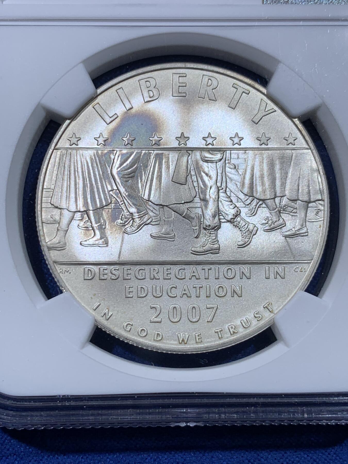 《竞宝斋》第442场 周日，周一，2场连拍 （全场包邮） NGC MS70 美国2007年P版取消种族隔离1美元大银币